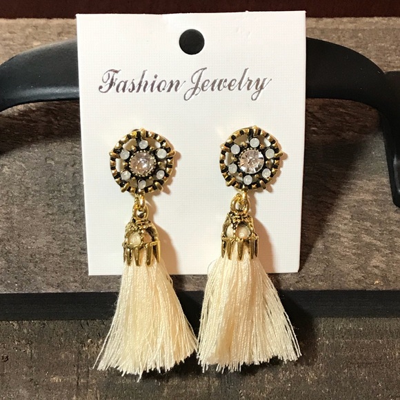 Vintage Crystal White Fringed Drop Earring - Picture 2 of 3